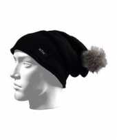 Zwarte wintermuts met pompon